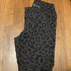 Balance Athletica kingdom lux pant panther leggings m